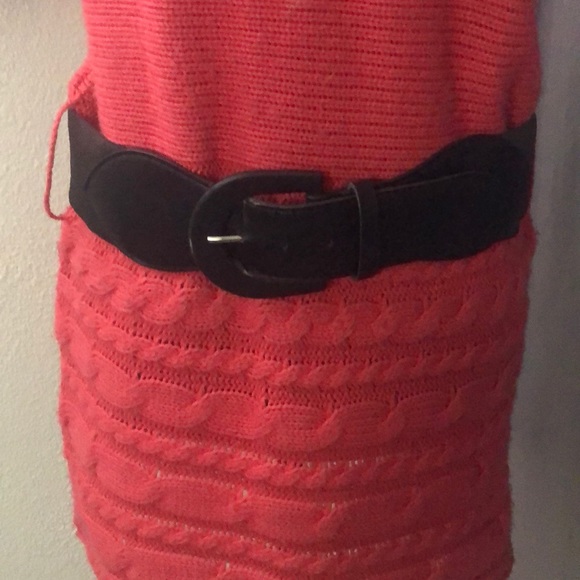 Red short sleeve sweater tunic with belt - Picture 3 of 6